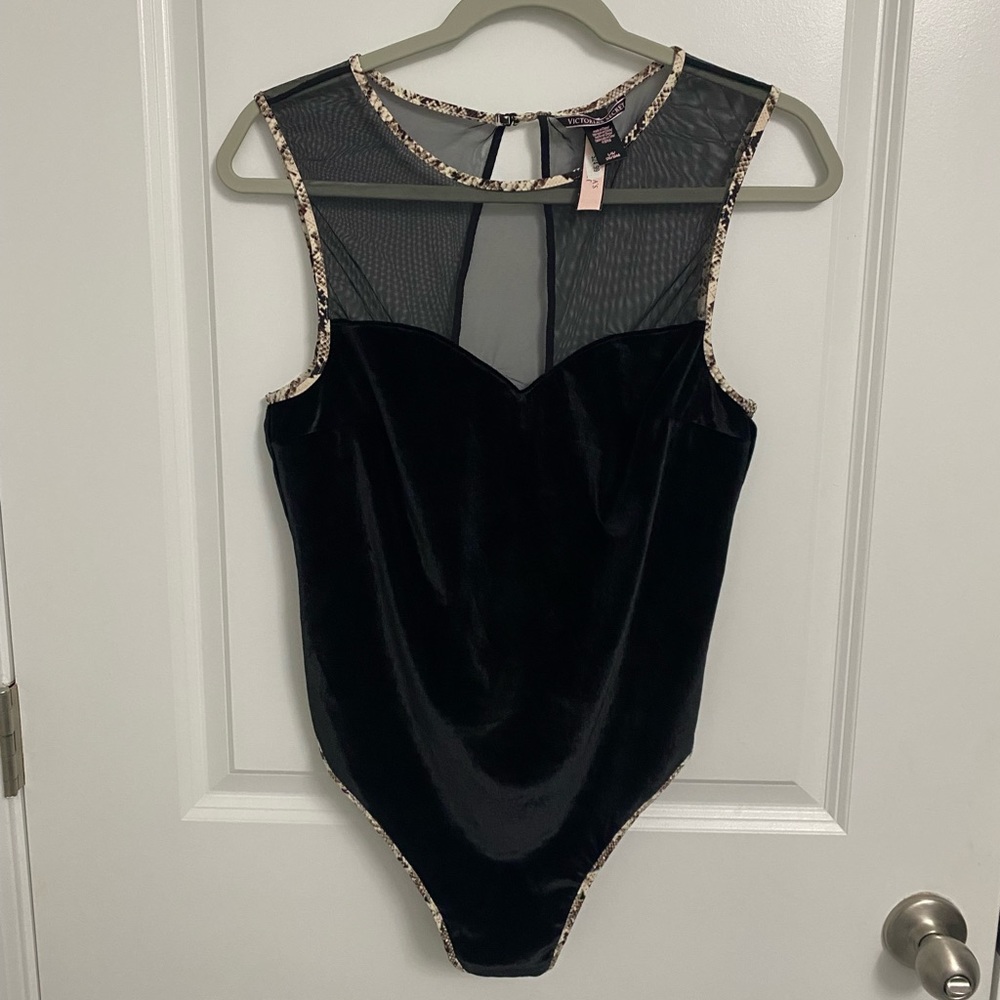 NWT Victoria Secret Velvet Black Top L